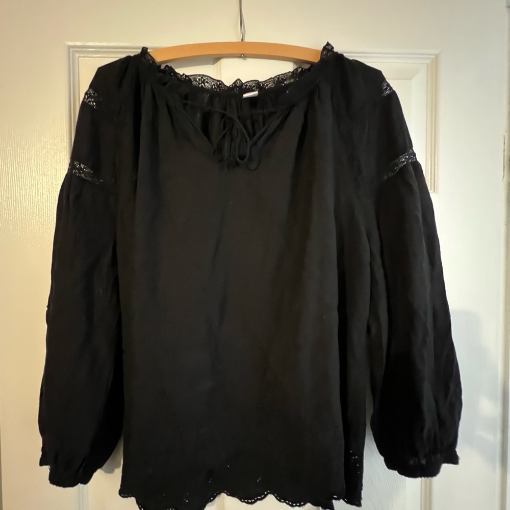 Old Navy black petite blouse size L.